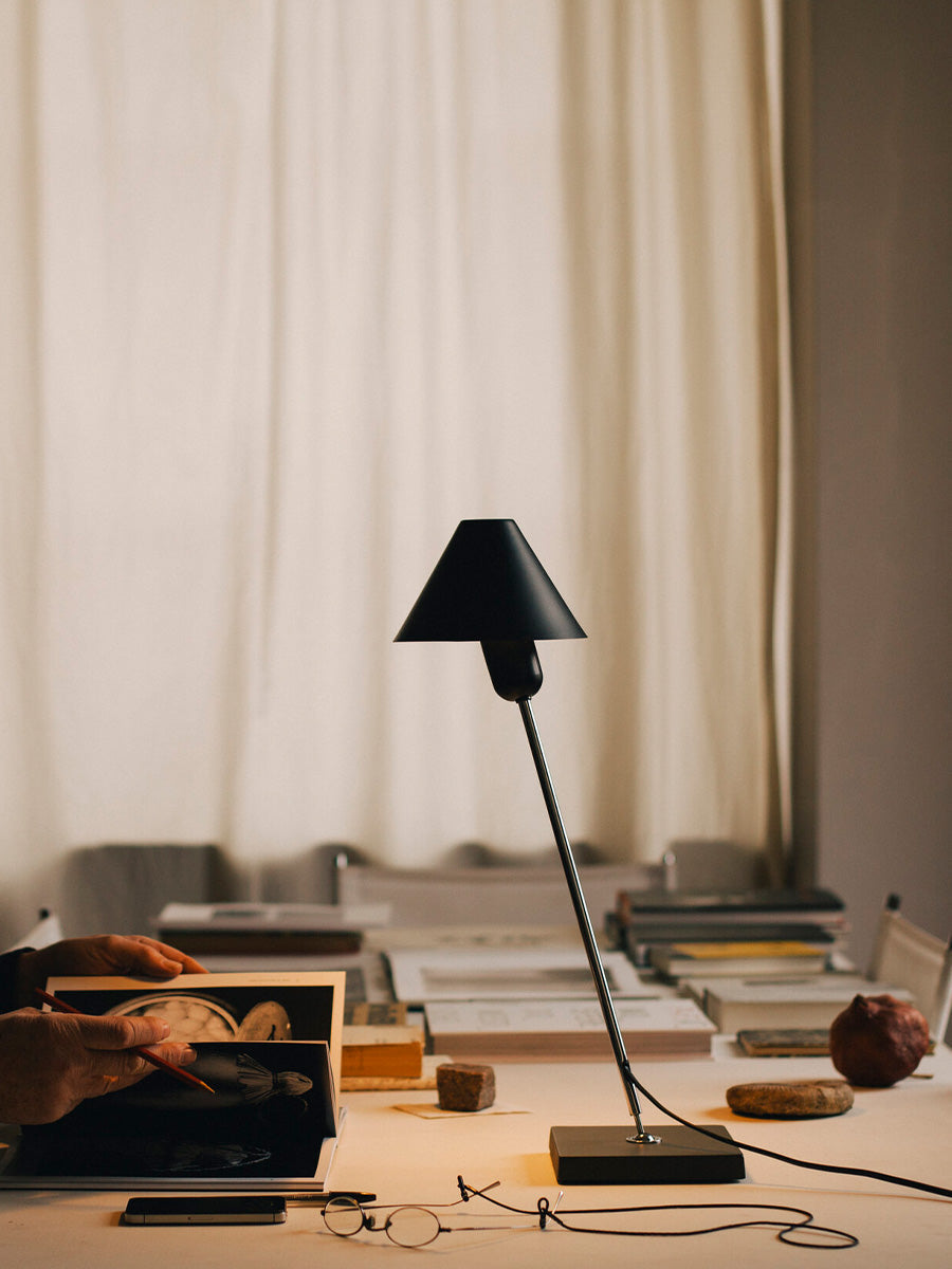 The Gira Desk Lamp: Why This VASTDAWN Minimalist Piece is My New Workspace Obsession